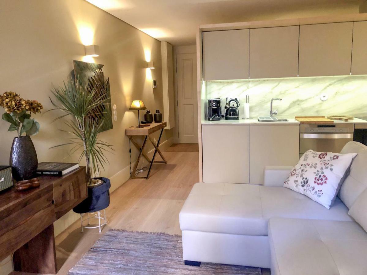 Homeintown Almada - Downtown Elegant - Terrace Ac & Wifi * Porto